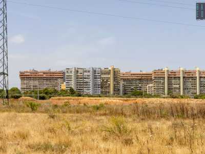 ...oltre che dall�imponente complesso dell�Executive Center di via Amendola